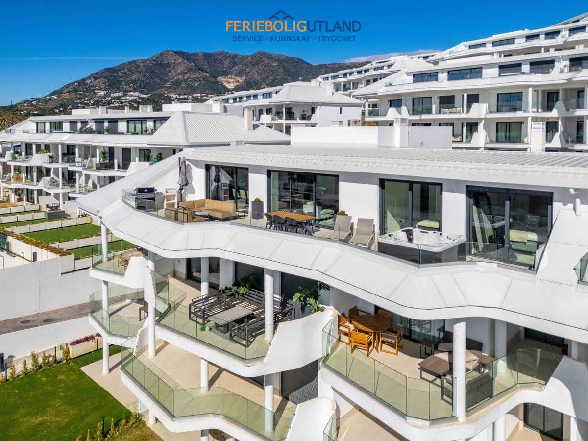 3 bedroom Penthouse for sale in Benalmadena with pool garage - € 1,299,000 (Ref: 10043362)