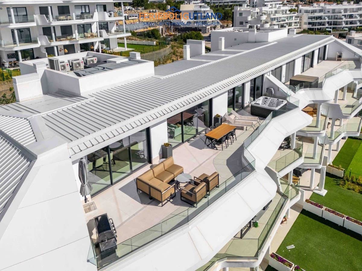 3 bedroom Penthouse for sale in Benalmadena with pool garage - € 1,299,000 (Ref: 10043362)