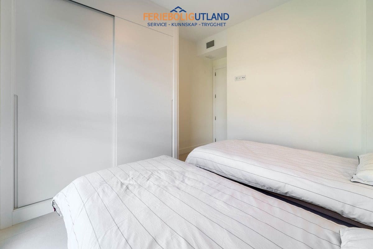 3 bedroom Apartment for sale in Fuengirola with pool garage - € 699,000 (Ref: 10043363)