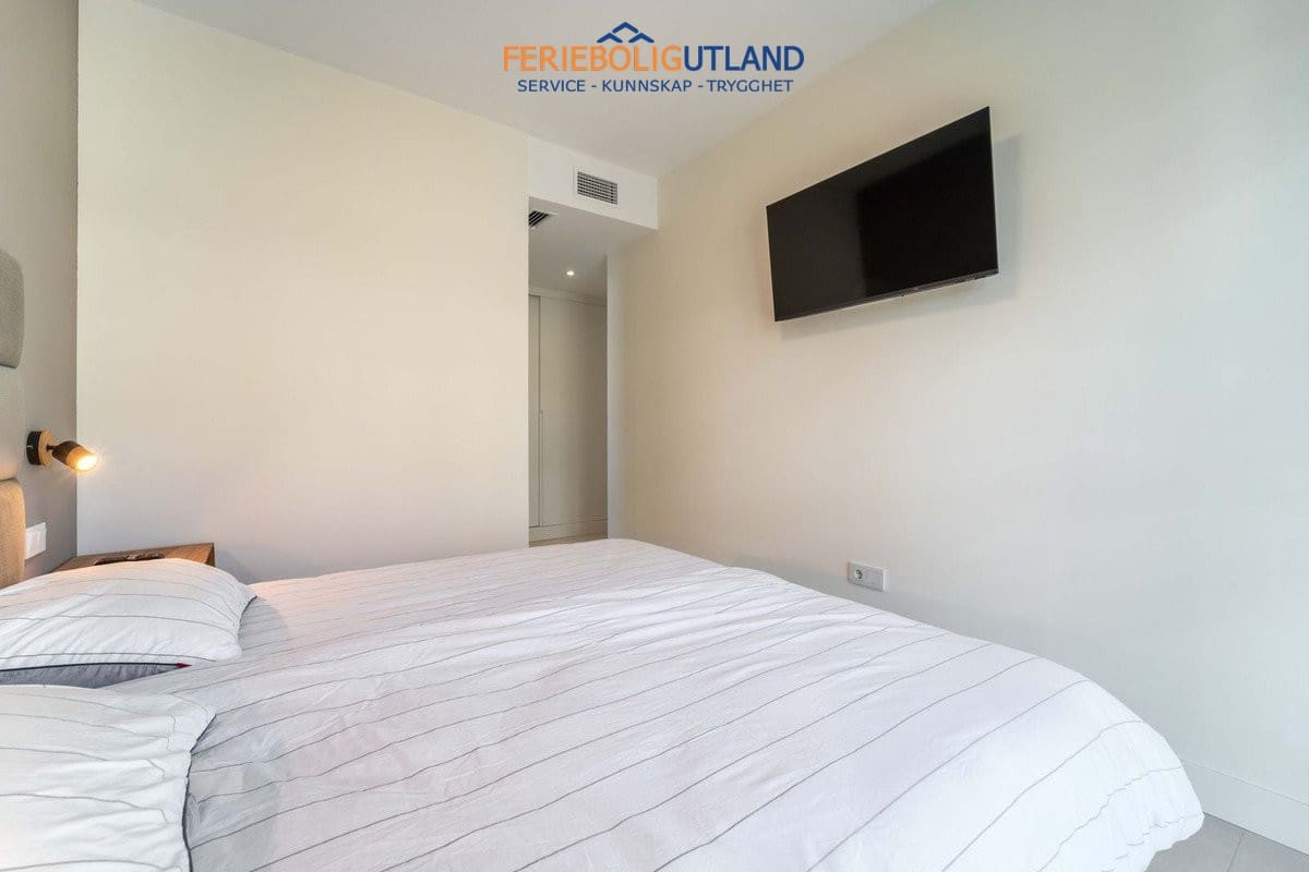 3 bedroom Apartment for sale in Fuengirola with pool garage - € 699,000 (Ref: 10043363)