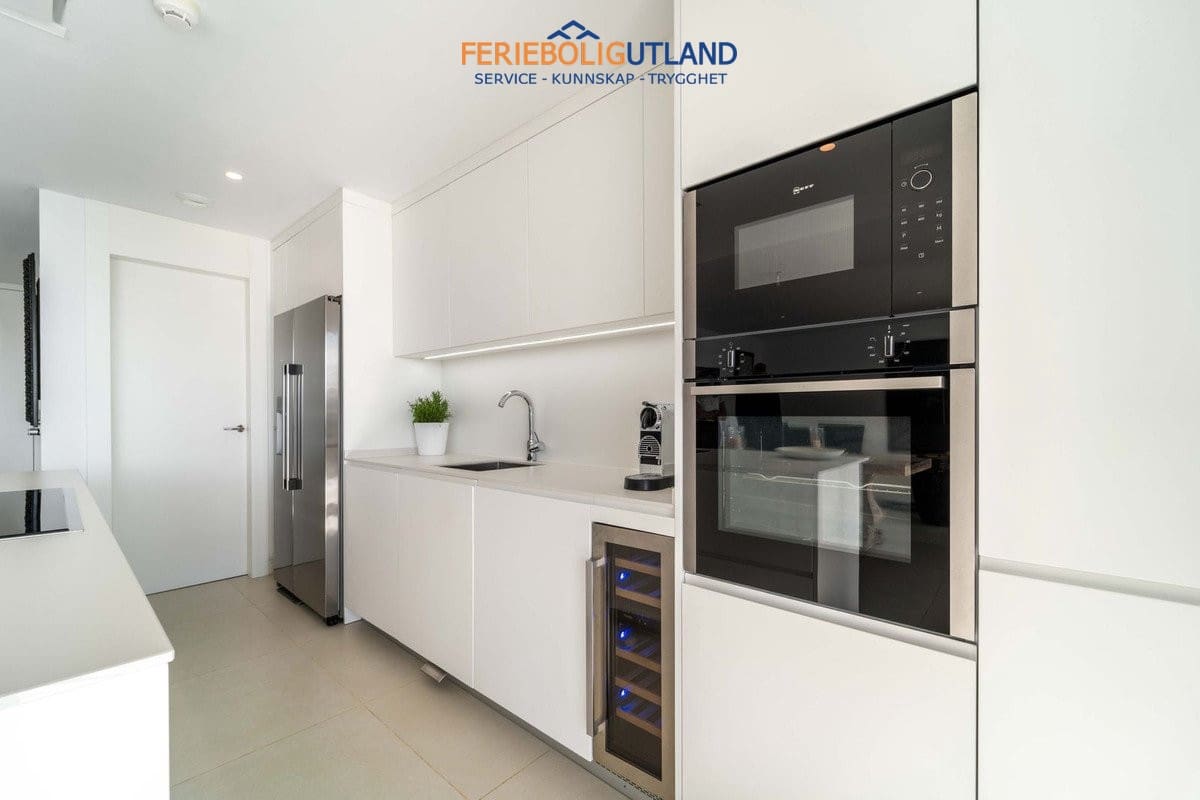 2 bedroom Apartment for sale in Fuengirola with pool garage - € 695,000 (Ref: 10043365)