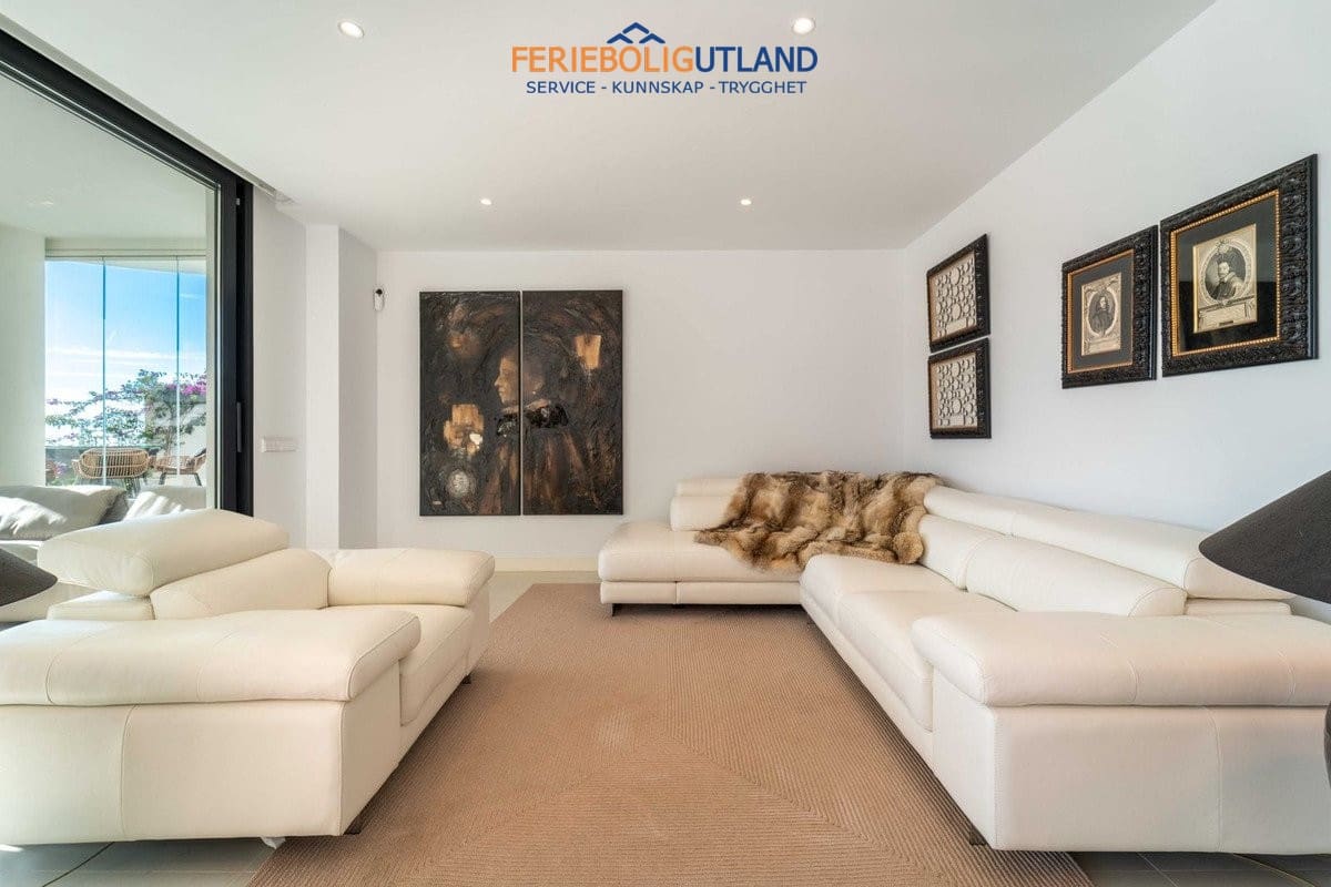2 bedroom Apartment for sale in Fuengirola with pool garage - € 695,000 (Ref: 10043365)
