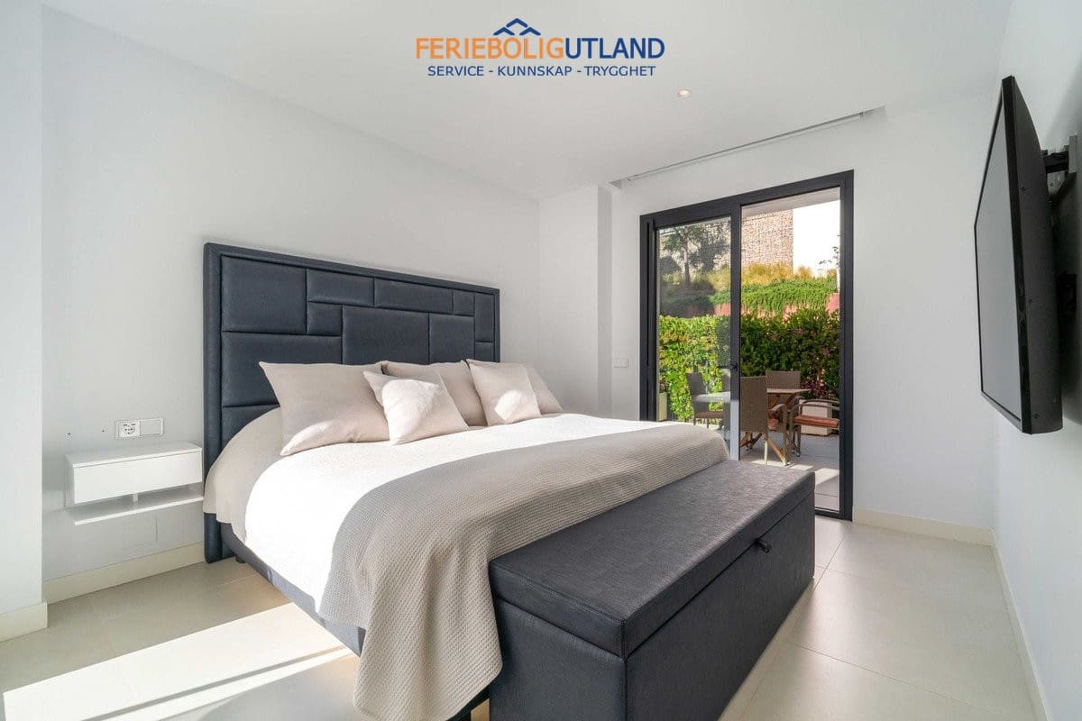 2 bedroom Apartment for sale in Fuengirola with pool garage - € 695,000 (Ref: 10043365)