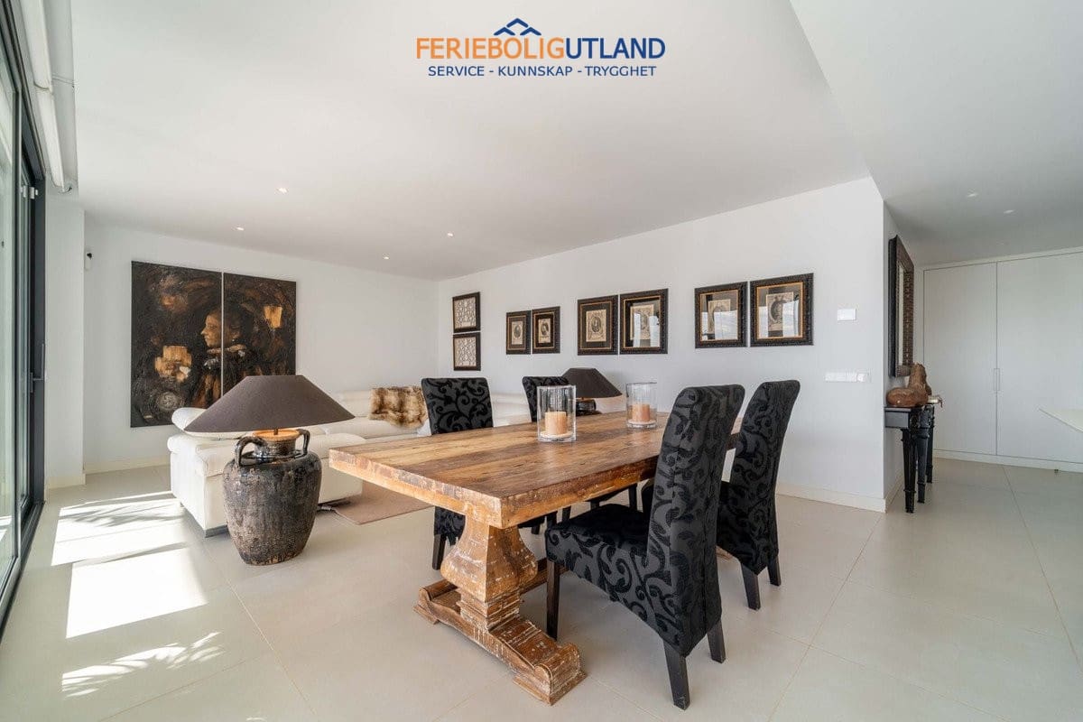 2 bedroom Apartment for sale in Fuengirola with pool garage - € 695,000 (Ref: 10043365)