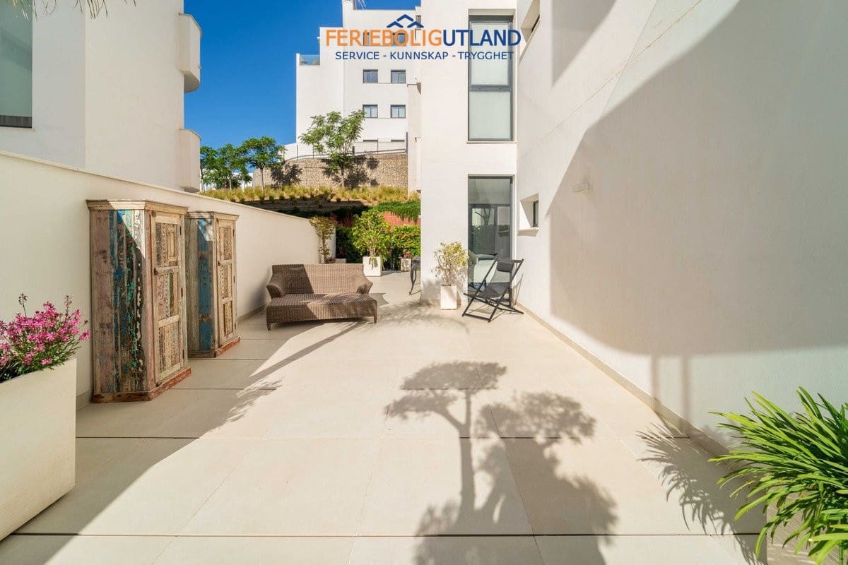 2 bedroom Apartment for sale in Fuengirola with pool garage - € 695,000 (Ref: 10043365)