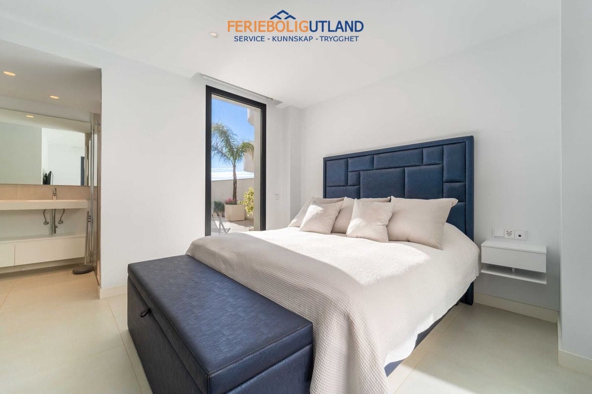 2 bedroom Apartment for sale in Fuengirola with pool garage - € 695,000 (Ref: 10043365)