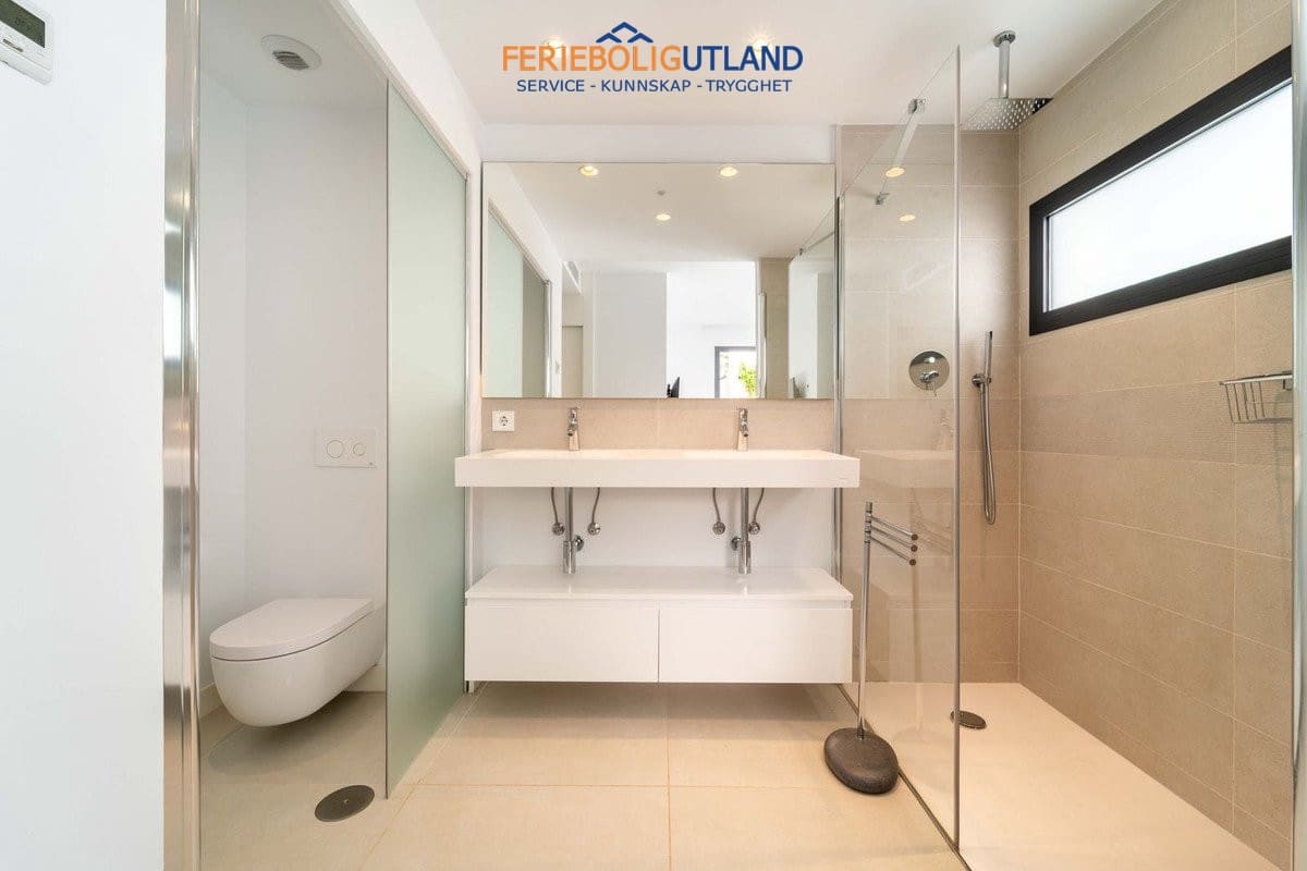 2 bedroom Apartment for sale in Fuengirola with pool garage - € 695,000 (Ref: 10043365)