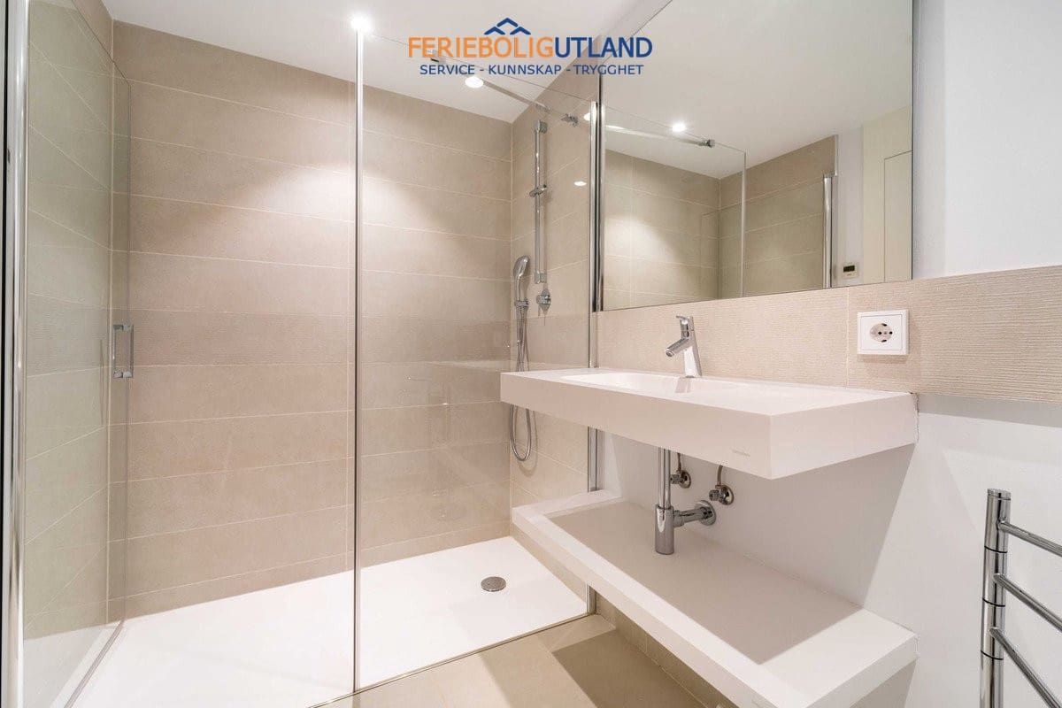 2 bedroom Apartment for sale in Fuengirola with pool garage - € 695,000 (Ref: 10043365)
