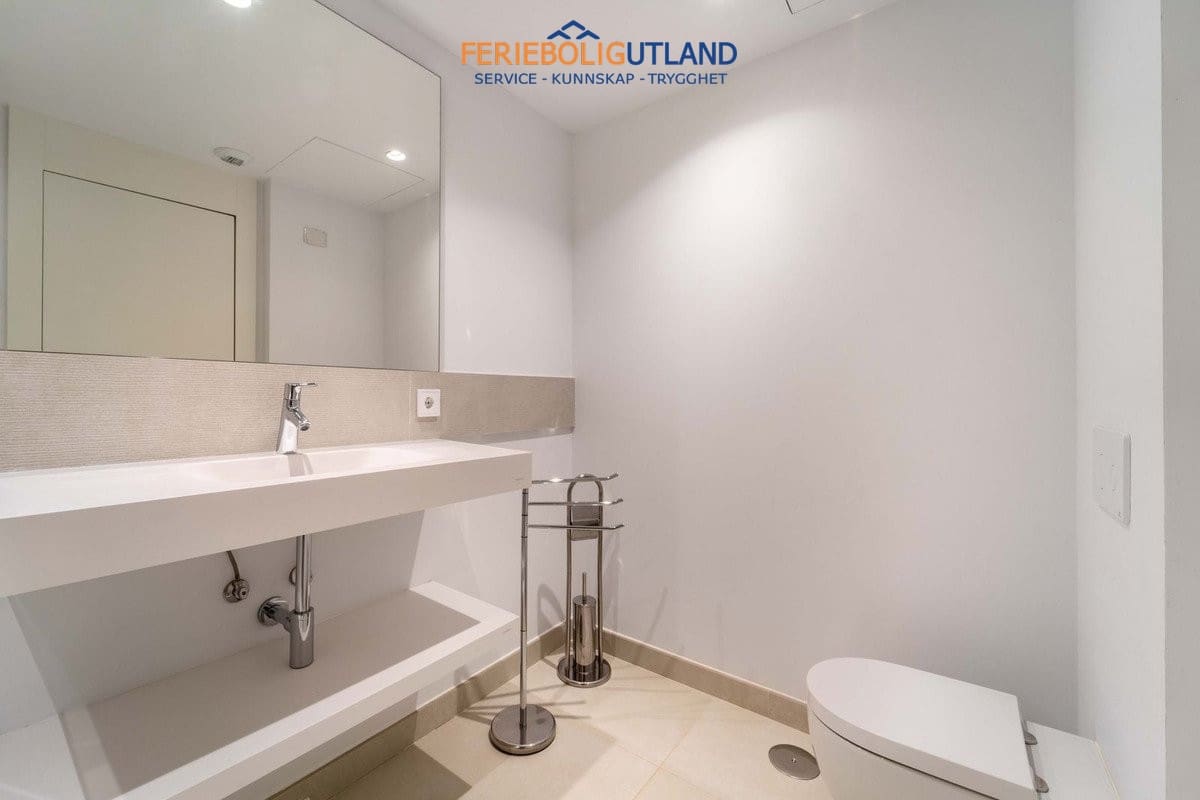 2 bedroom Apartment for sale in Fuengirola with pool garage - € 695,000 (Ref: 10043365)