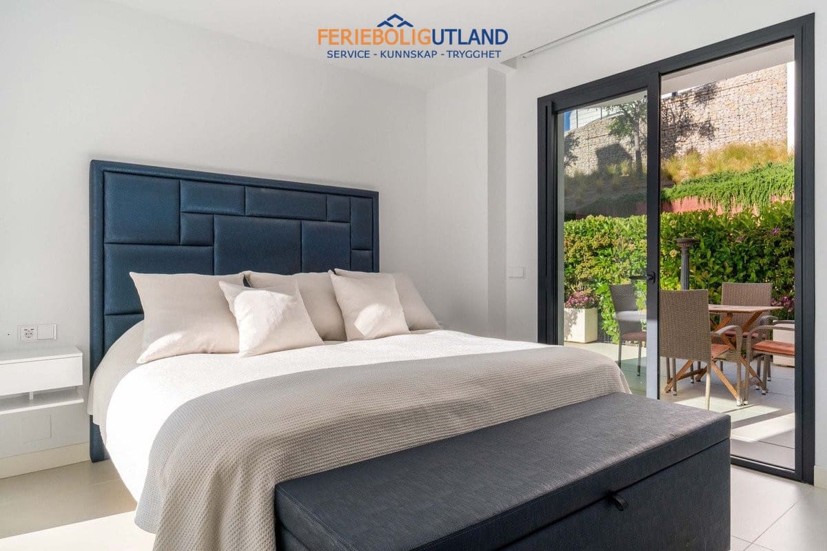 2 bedroom Apartment for sale in Fuengirola with pool garage - € 695,000 (Ref: 10043365)
