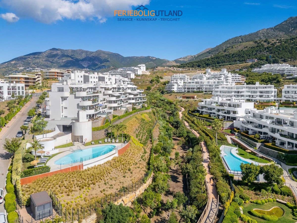 2 bedroom Apartment for sale in Fuengirola with pool garage - € 695,000 (Ref: 10043365)