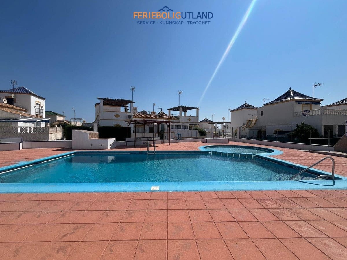 2 bedroom Villa for sale in Los Altos with pool garage - € 165,000 (Ref: 10043368)