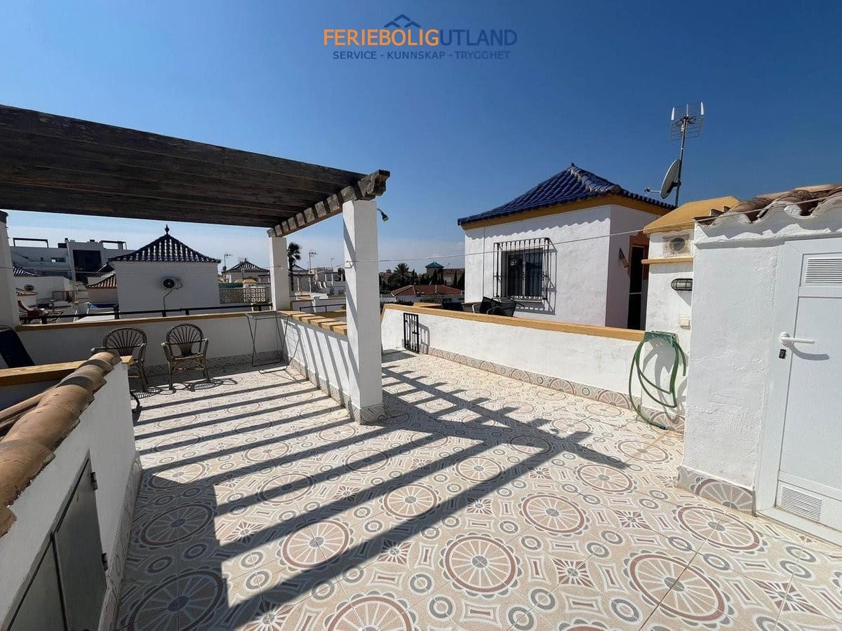 2 bedroom Villa for sale in Los Altos with pool garage - € 165,000 (Ref: 10043368)