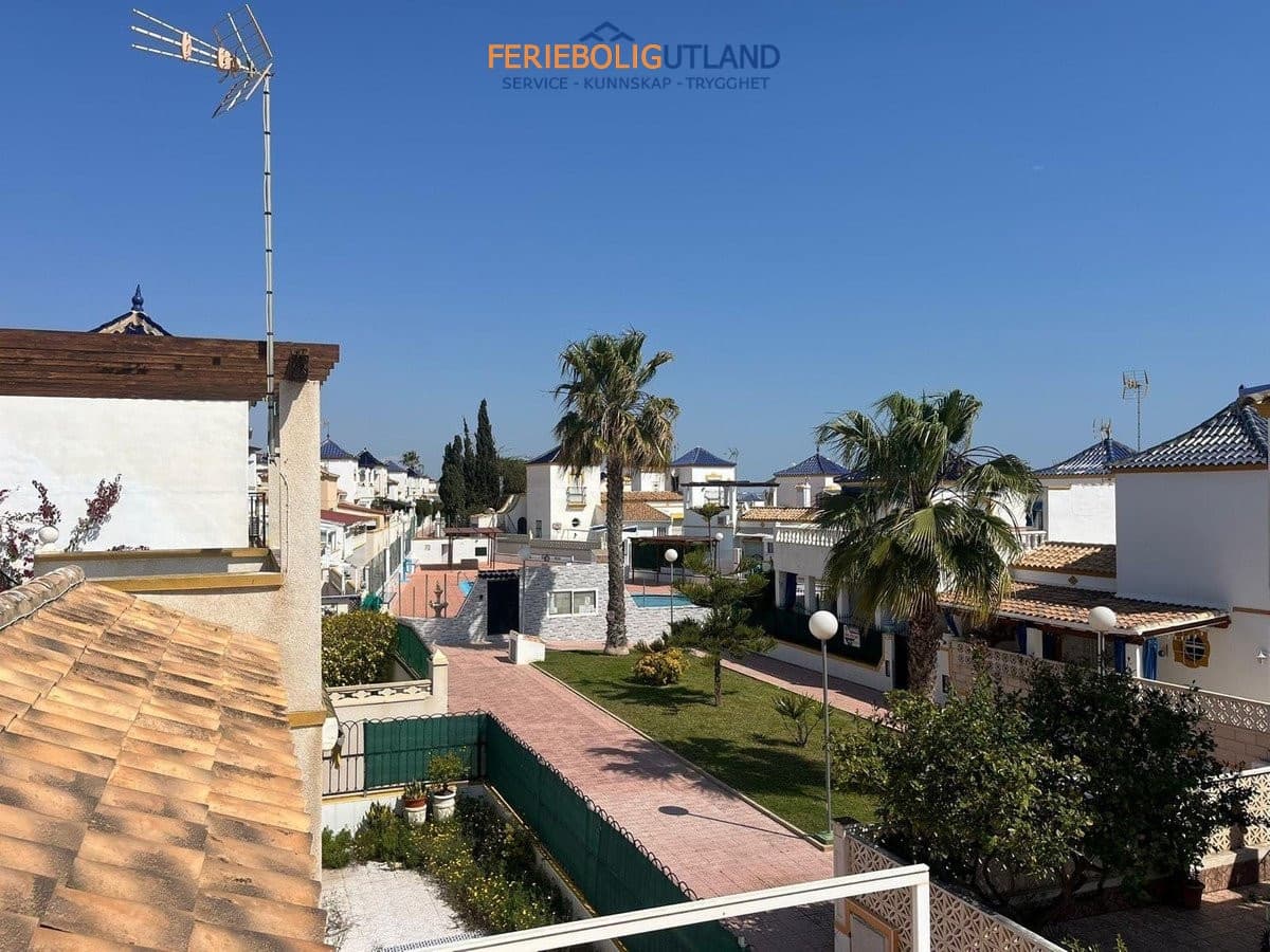 2 bedroom Villa for sale in Los Altos with pool garage - € 165,000 (Ref: 10043368)