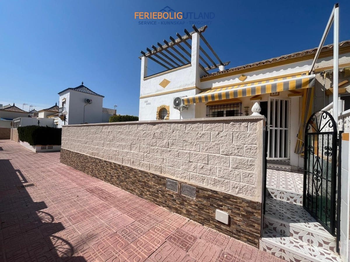 2 bedroom Villa for sale in Los Altos with pool garage - € 165,000 (Ref: 10043368)