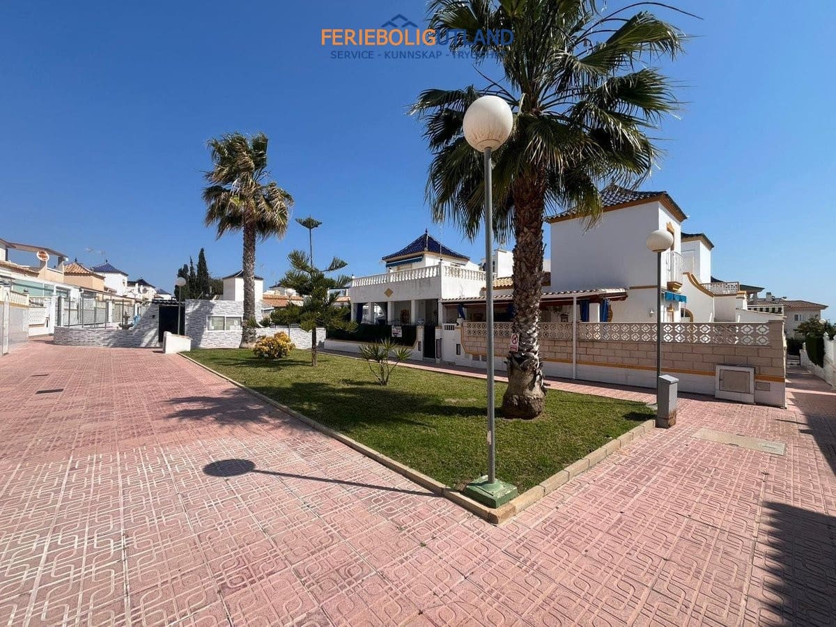 2 bedroom Villa for sale in Los Altos with pool garage - € 165,000 (Ref: 10043368)