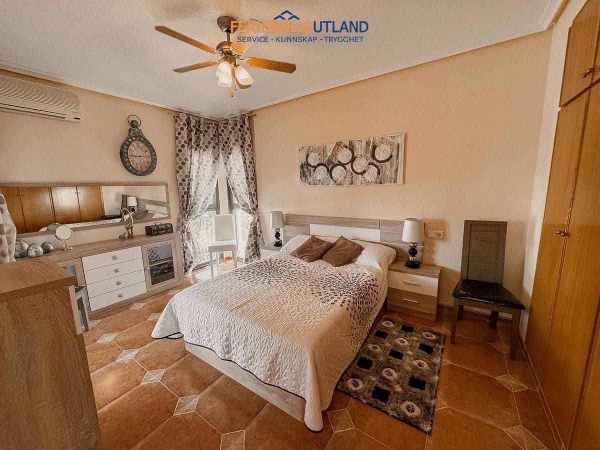 4 Zimmer Haus zu verkaufen in Playa Flamenca mit Pool Garage - 240.000 € (Ref: 10043487)