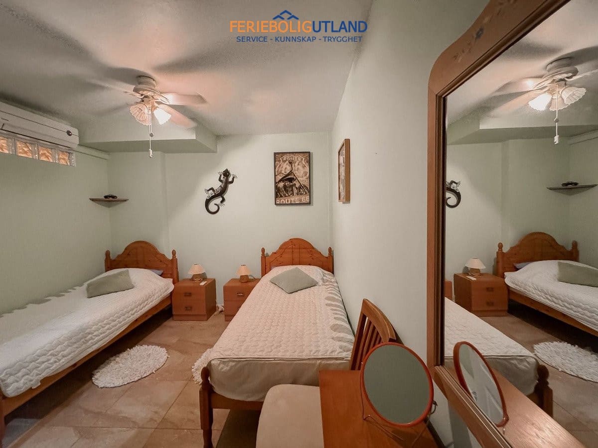 4 Zimmer Haus zu verkaufen in Playa Flamenca mit Pool Garage - 240.000 € (Ref: 10043487)