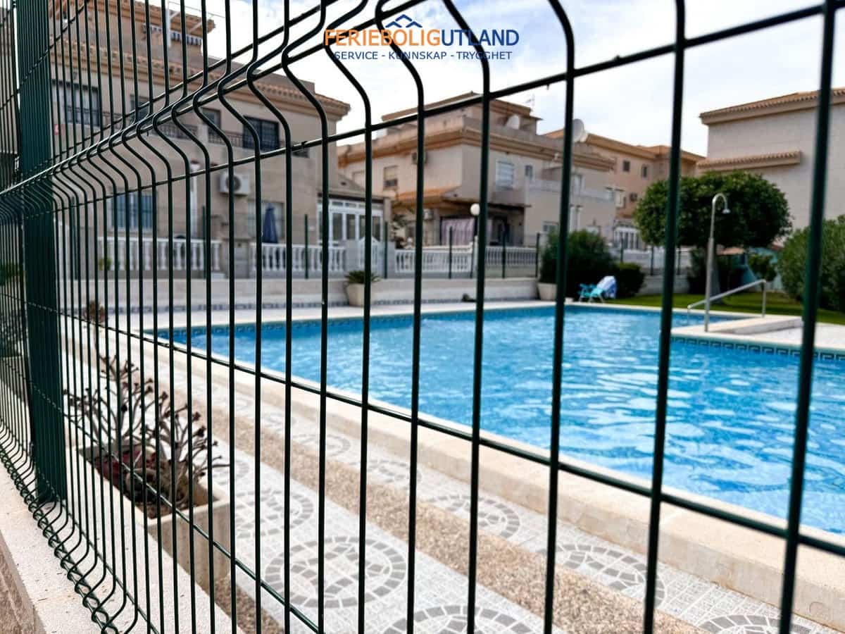 4 Zimmer Haus zu verkaufen in Playa Flamenca mit Pool Garage - 240.000 € (Ref: 10043487)
