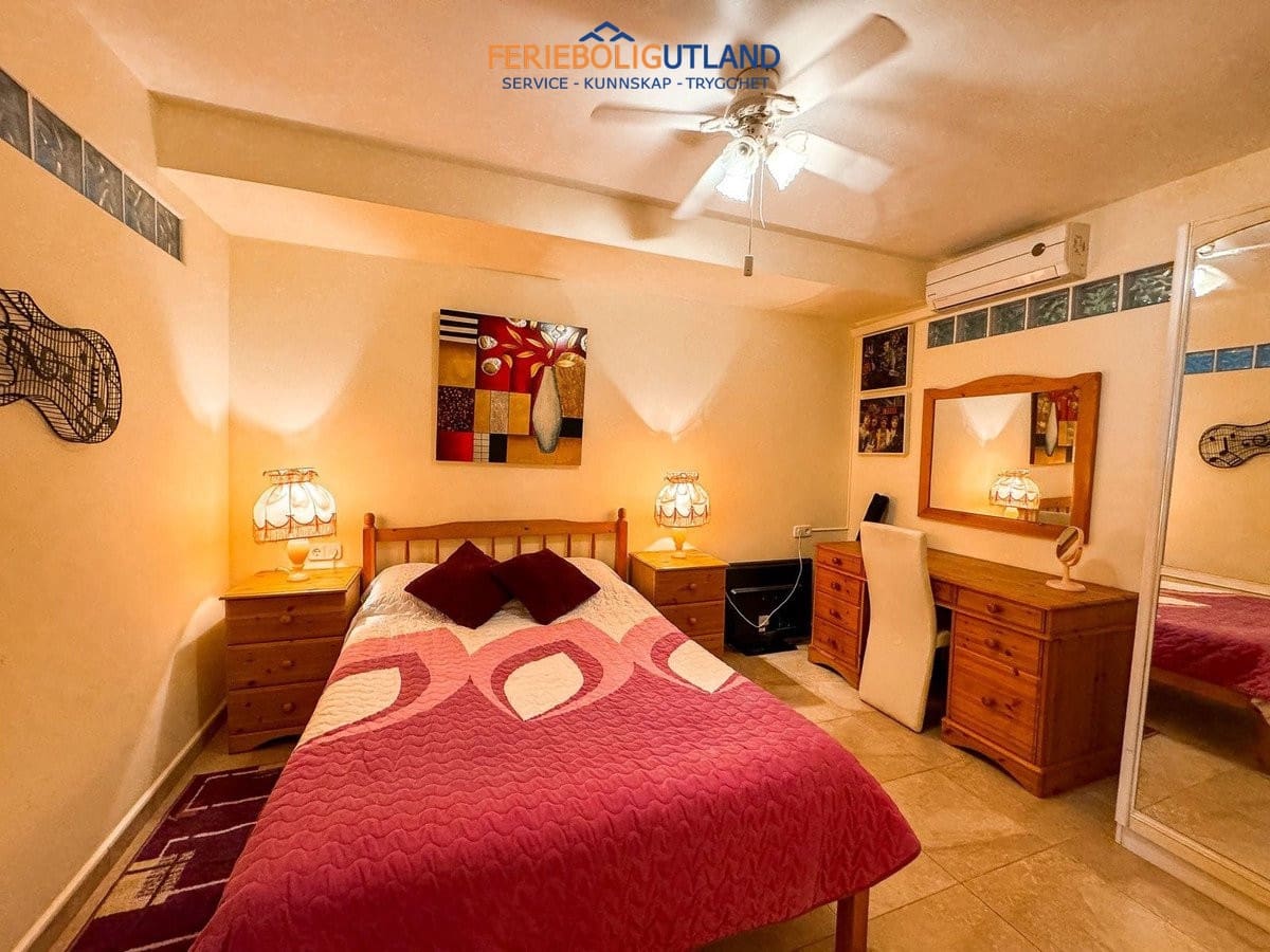 4 Zimmer Haus zu verkaufen in Playa Flamenca mit Pool Garage - 240.000 € (Ref: 10043487)
