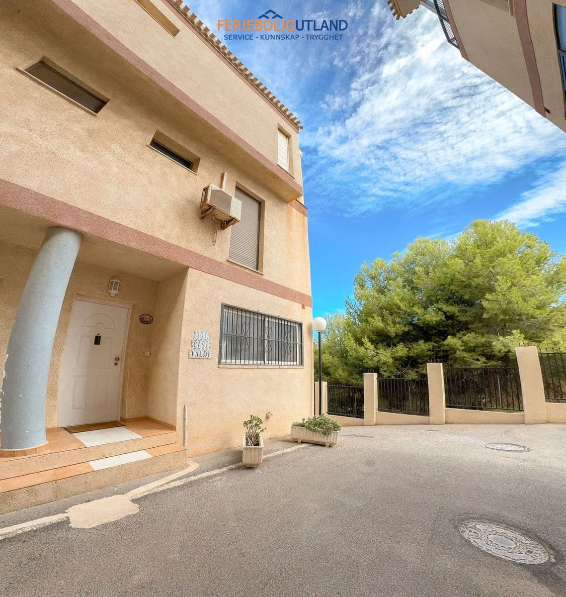 4 Zimmer Haus zu verkaufen in Playa Flamenca mit Pool Garage - 240.000 € (Ref: 10043487)