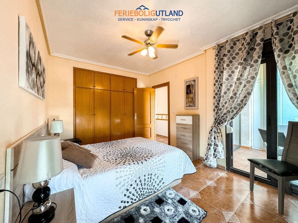 4 Zimmer Haus zu verkaufen in Playa Flamenca mit Pool Garage - 240.000 € (Ref: 10043487)