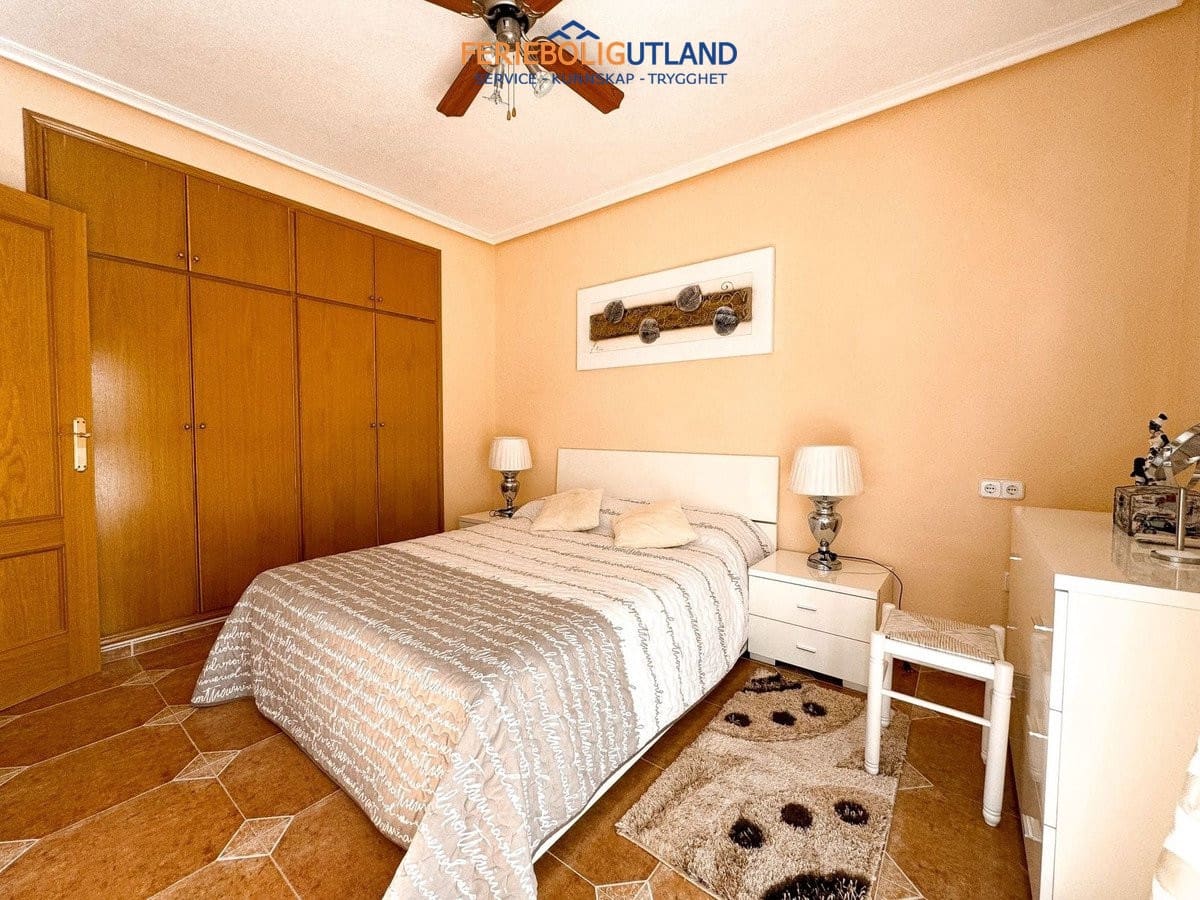 4 Zimmer Haus zu verkaufen in Playa Flamenca mit Pool Garage - 240.000 € (Ref: 10043487)