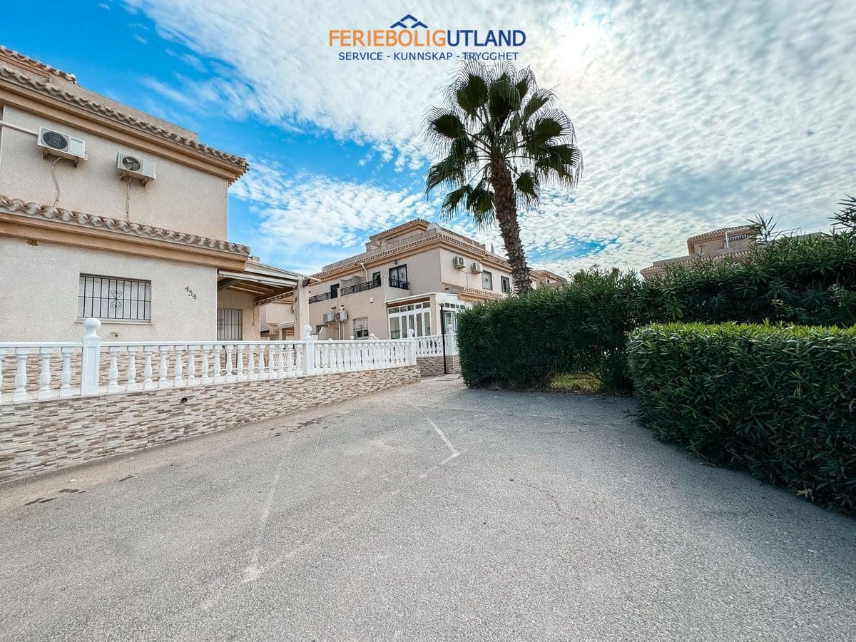 4 Zimmer Haus zu verkaufen in Playa Flamenca mit Pool Garage - 240.000 € (Ref: 10043487)