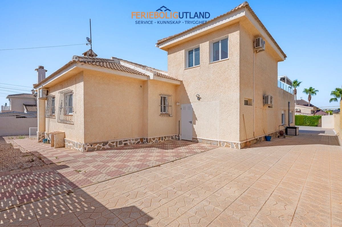 3 sovrum Villa till salu i Ciudad Quesada med pool garage - 575 000 € (Ref: 10043488)