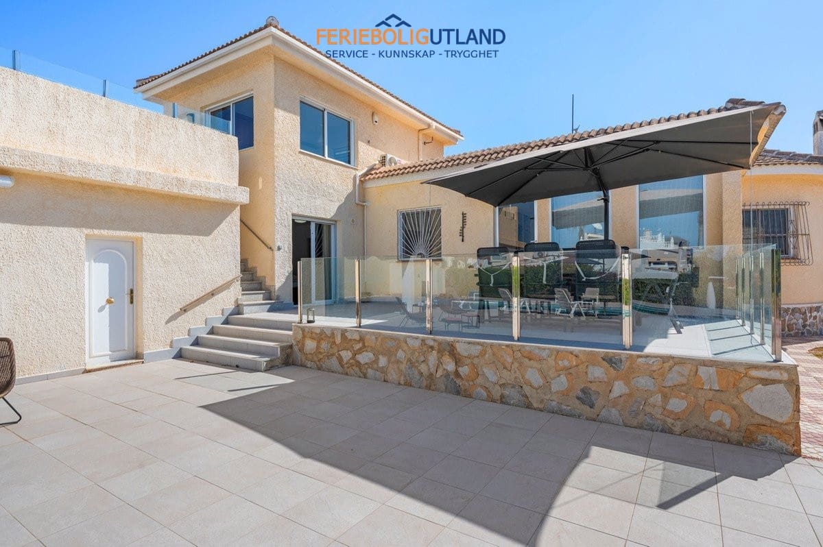 3 sovrum Villa till salu i Ciudad Quesada med pool garage - 575 000 € (Ref: 10043488)