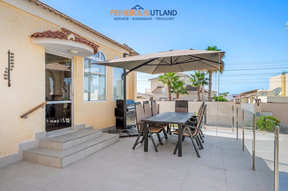 3 sovrum Villa till salu i Ciudad Quesada med pool garage - 575 000 € (Ref: 10043488)