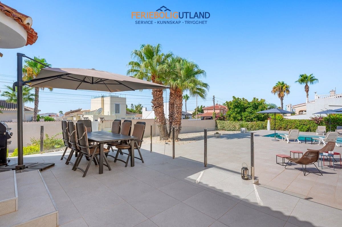 3 sovrum Villa till salu i Ciudad Quesada med pool garage - 575 000 € (Ref: 10043488)
