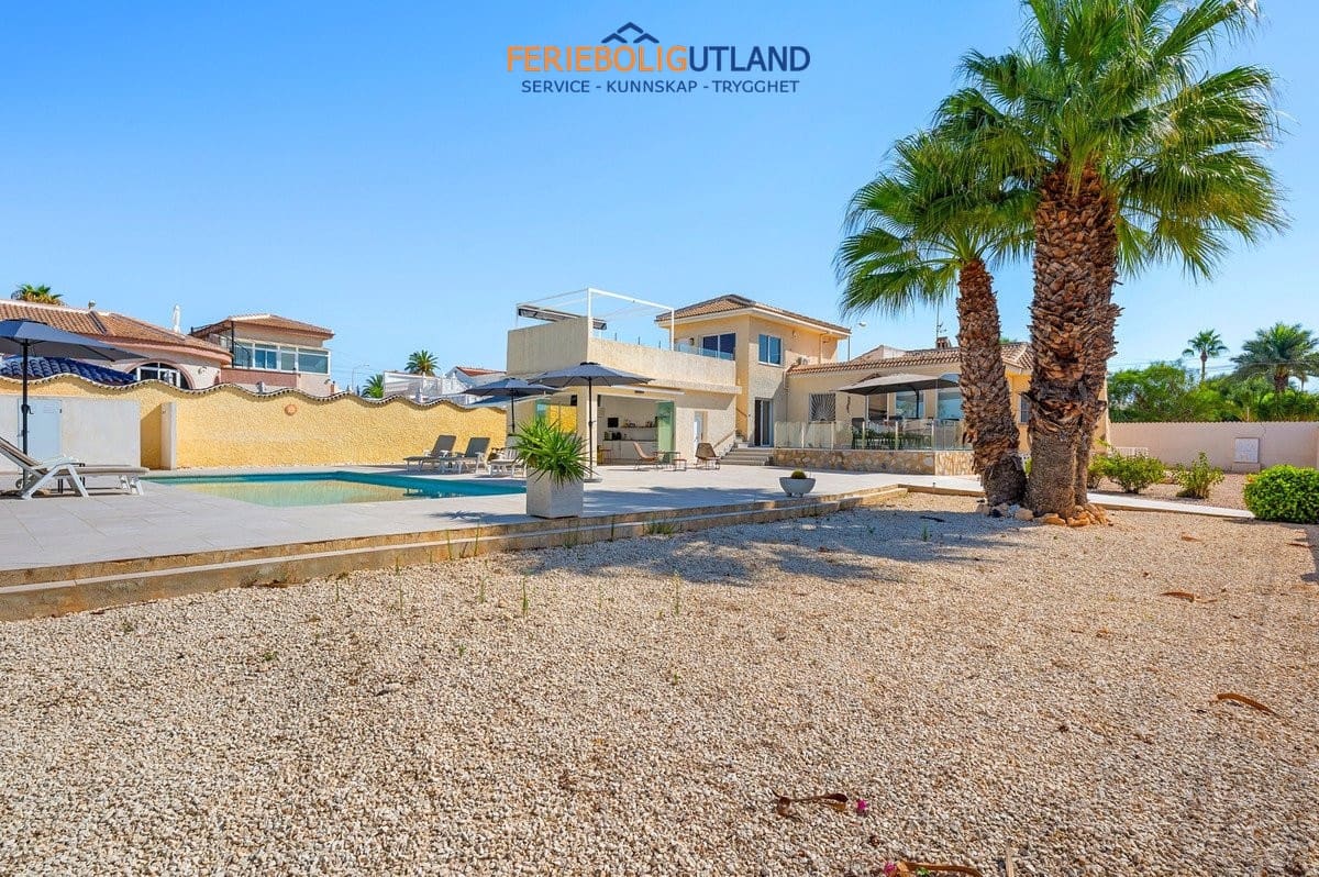 3 sovrum Villa till salu i Ciudad Quesada med pool garage - 575 000 € (Ref: 10043488)