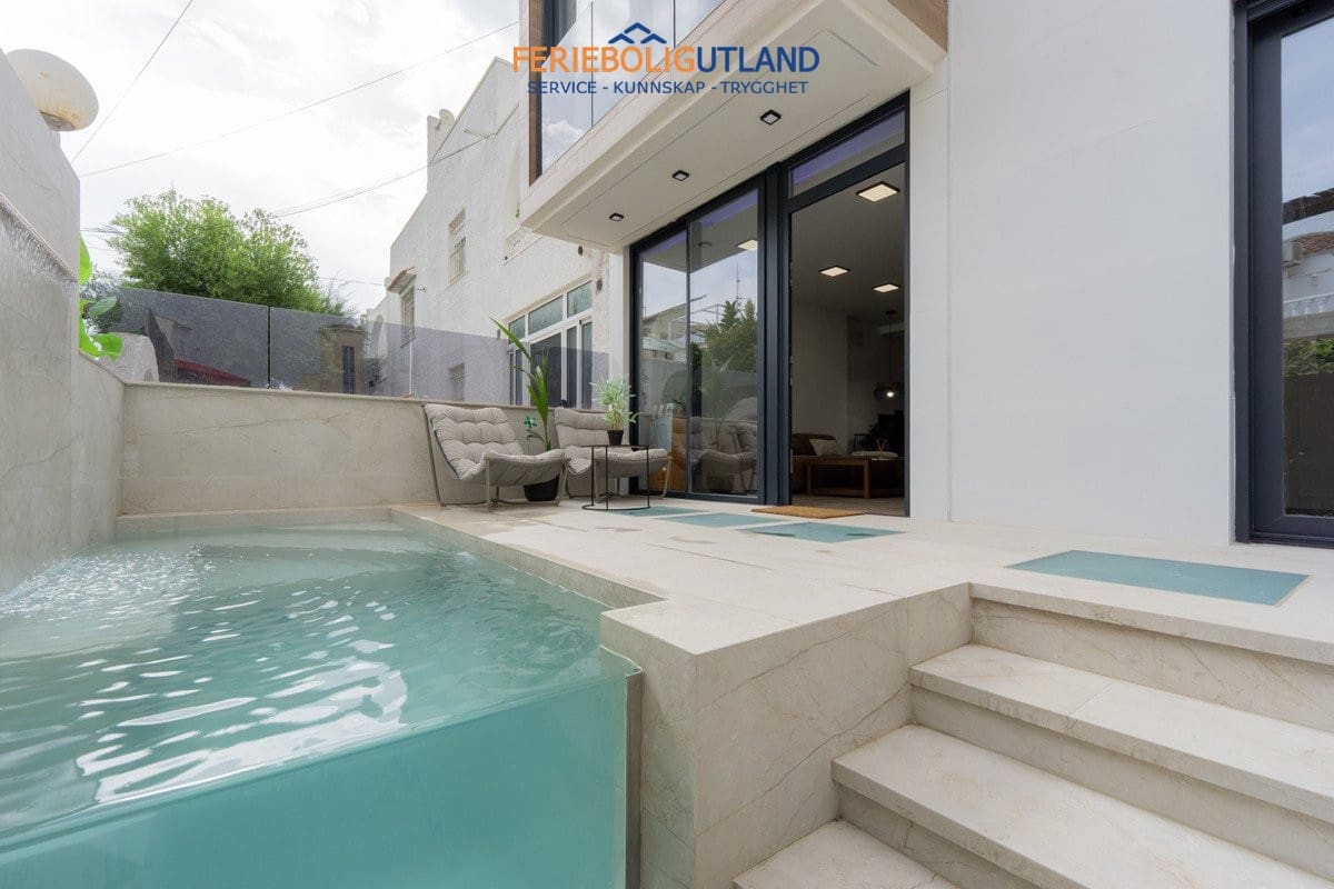 3 bedroom Villa for sale in Torrevieja with pool - € 539,000 (Ref: 10043490)