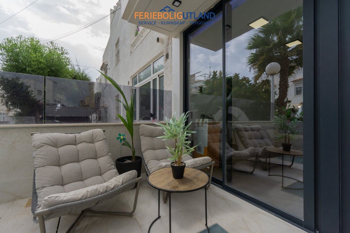 3 bedroom Villa for sale in Torrevieja with pool - € 539,000 (Ref: 10043490)