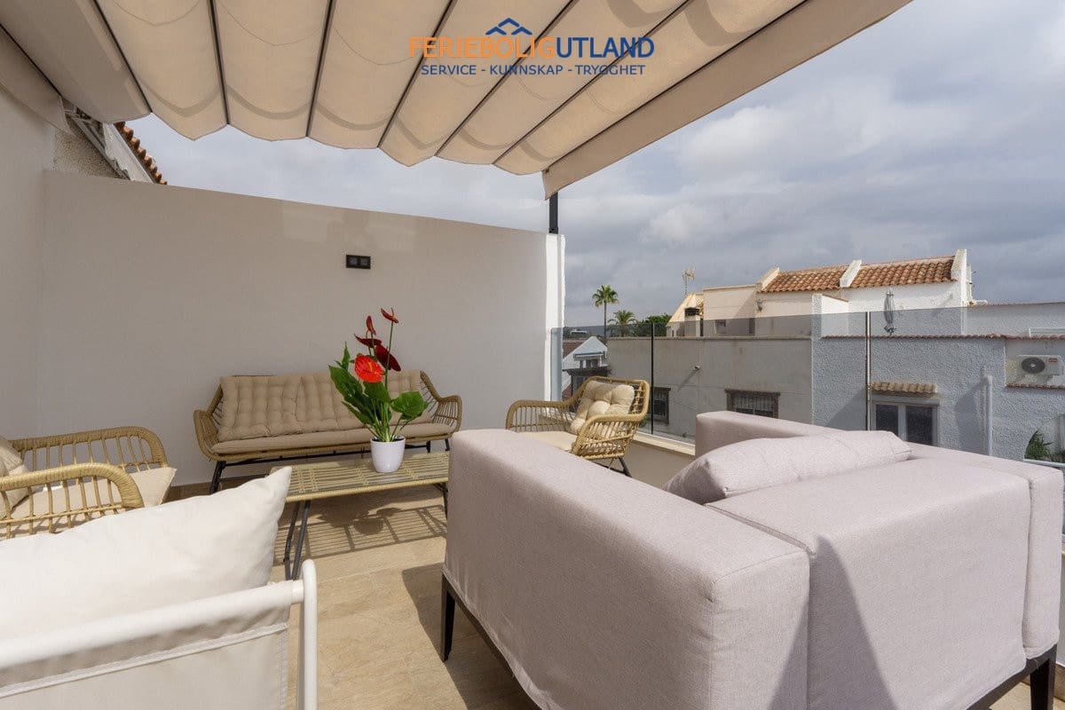 3 bedroom Villa for sale in Torrevieja with pool - € 539,000 (Ref: 10043490)