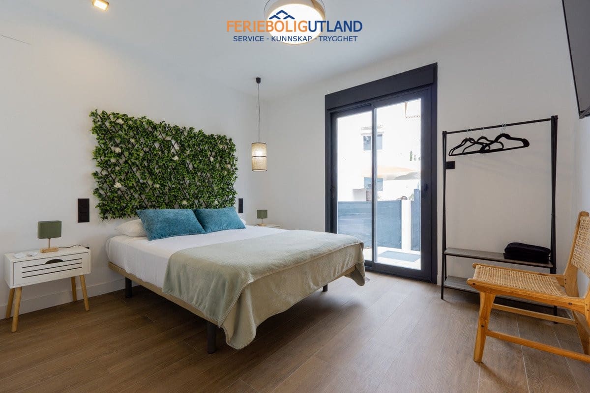 3 bedroom Villa for sale in Torrevieja with pool - € 539,000 (Ref: 10043490)