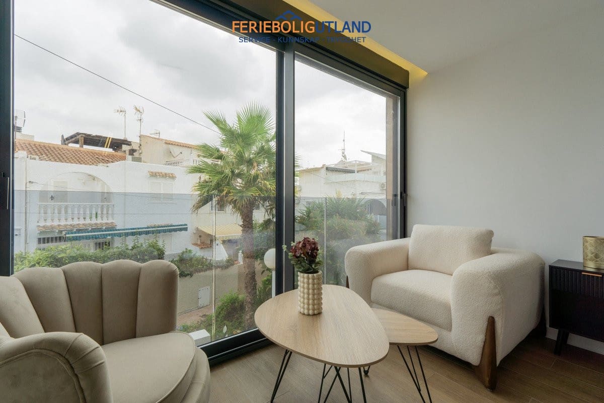 3 bedroom Villa for sale in Torrevieja with pool - € 539,000 (Ref: 10043490)