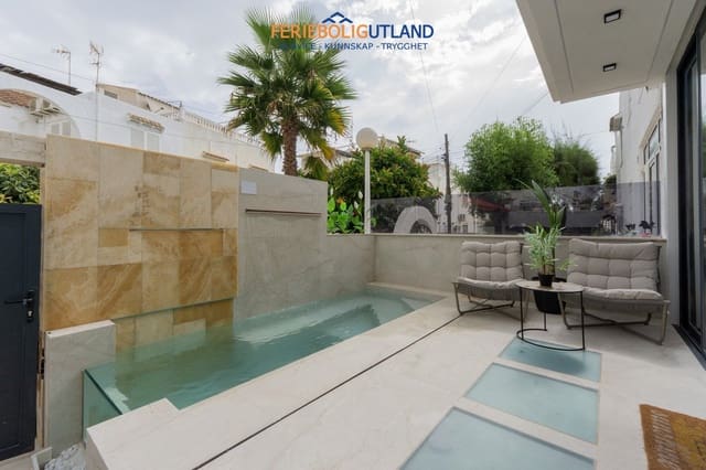 3 soverom Villa til salgs i Puerto Deportivo, Torrevieja med svømmebasseng - € 539 000 (Ref: 10043490)