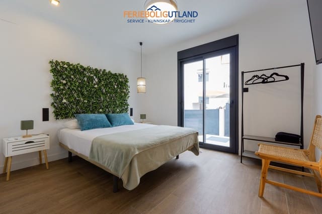 3 soverom Villa til salgs i Puerto Deportivo, Torrevieja med svømmebasseng - € 539 000 (Ref: 10043490)