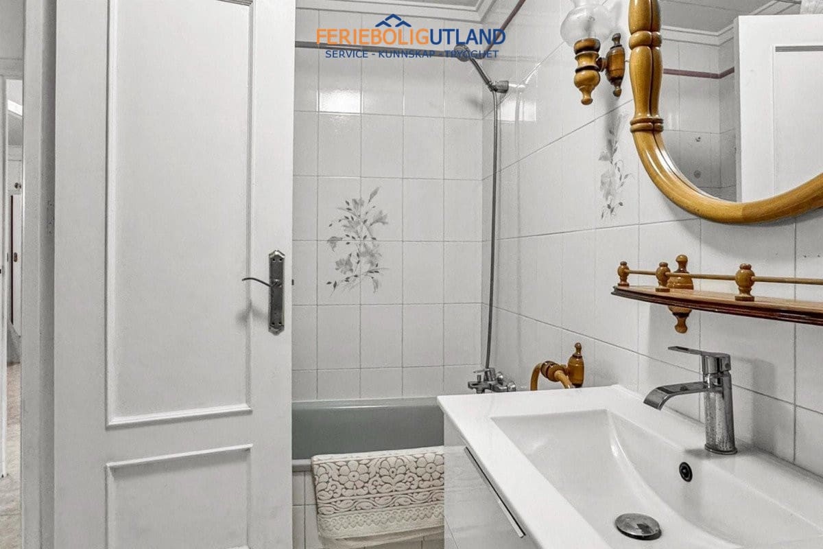 3 bedroom Apartment for sale in Torrevieja with garage - € 350,000 (Ref: 10044104)