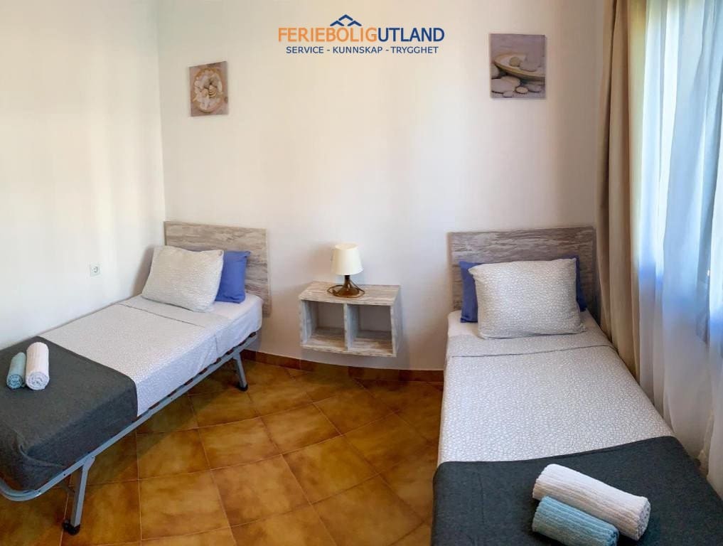 2 Zimmer Apartment zu verkaufen in Cabo Roig mit Pool - 245.000 € (Ref: 10044105)