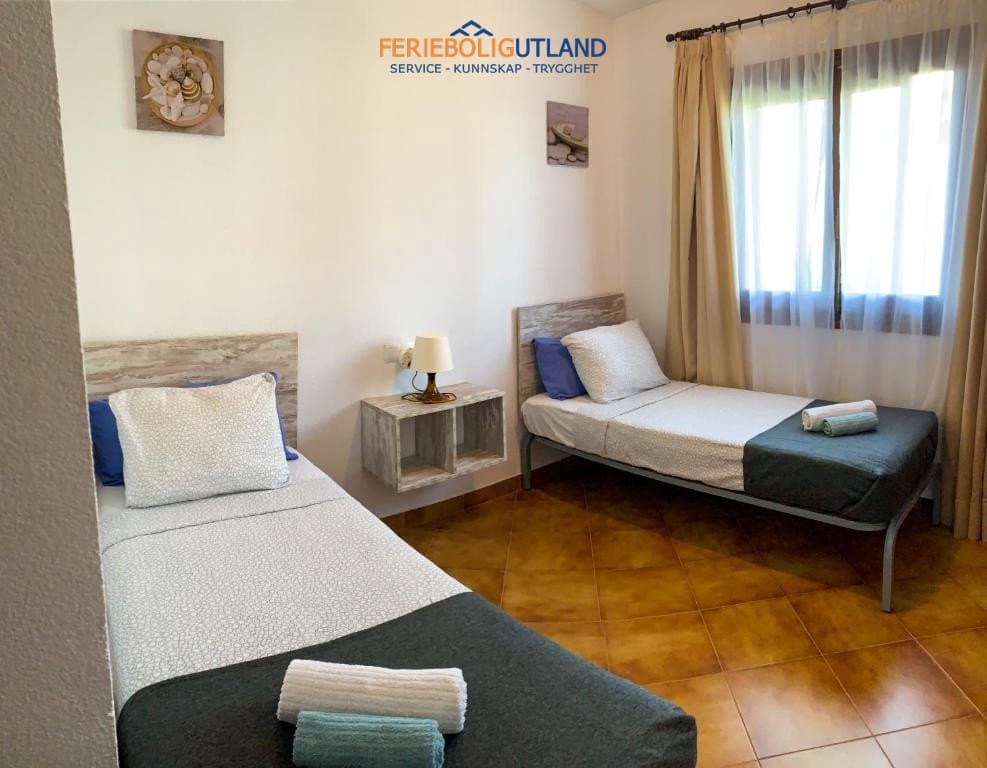 2 Zimmer Apartment zu verkaufen in Cabo Roig mit Pool - 245.000 € (Ref: 10044105)