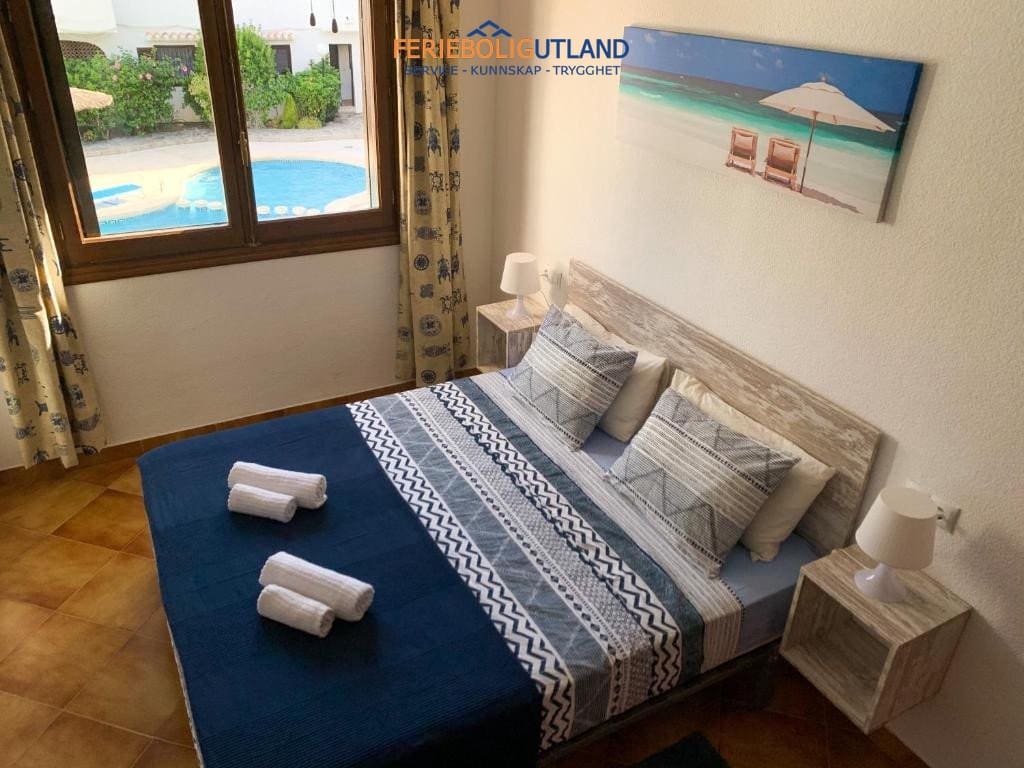 2 Zimmer Apartment zu verkaufen in Cabo Roig mit Pool - 245.000 € (Ref: 10044105)