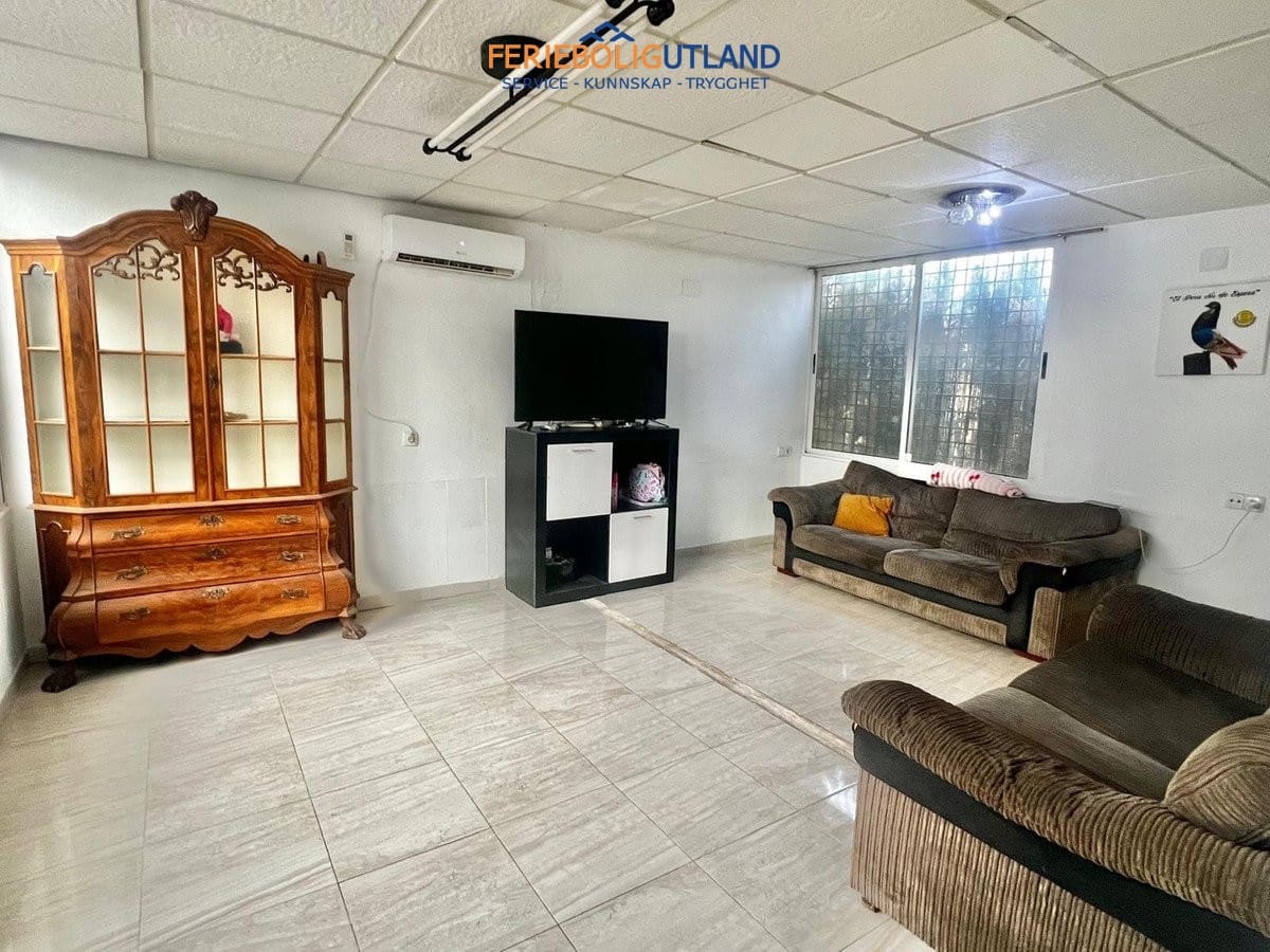 1 bedroom Villa for sale in Daya Vieja with pool garage - € 195,000 (Ref: 10045759)