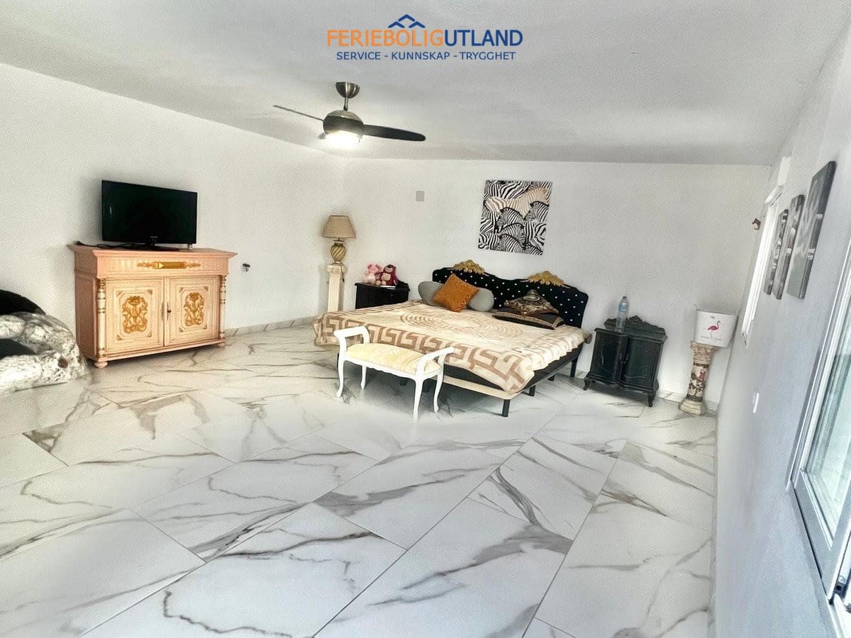 1 bedroom Villa for sale in Daya Vieja with pool garage - € 195,000 (Ref: 10045759)