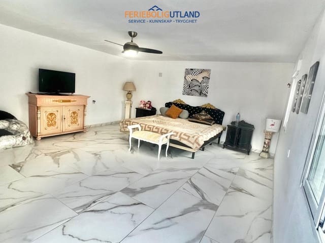Chalet de 1 habitación en Daya Vieja en venta con piscina garaje - 195.000 € (Ref: 10045759)