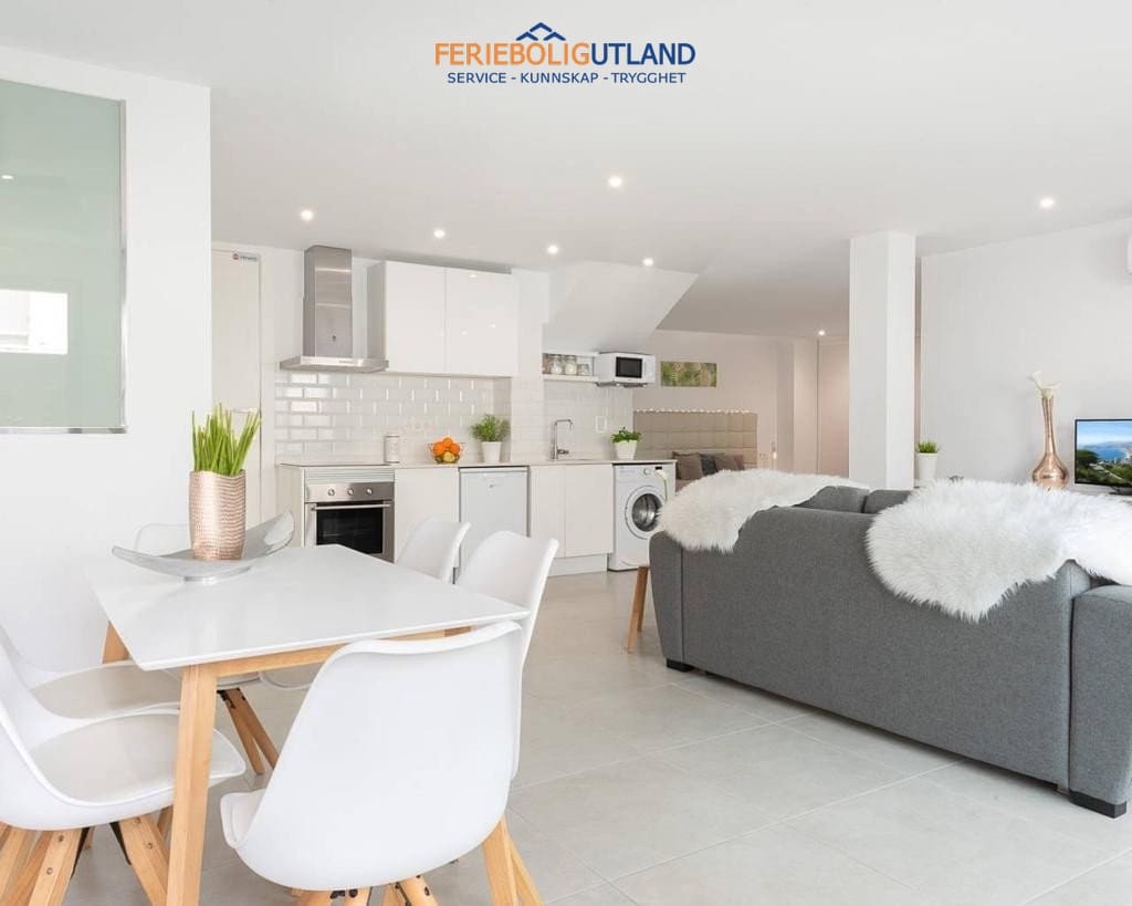 4 bedroom Villa for sale in Benijofar with pool garage - € 480,000 (Ref: 10045761)