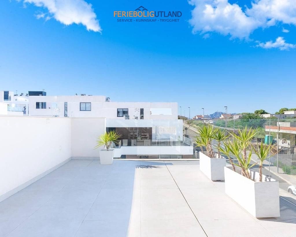 4 bedroom Villa for sale in Benijofar with pool garage - € 480,000 (Ref: 10045761)