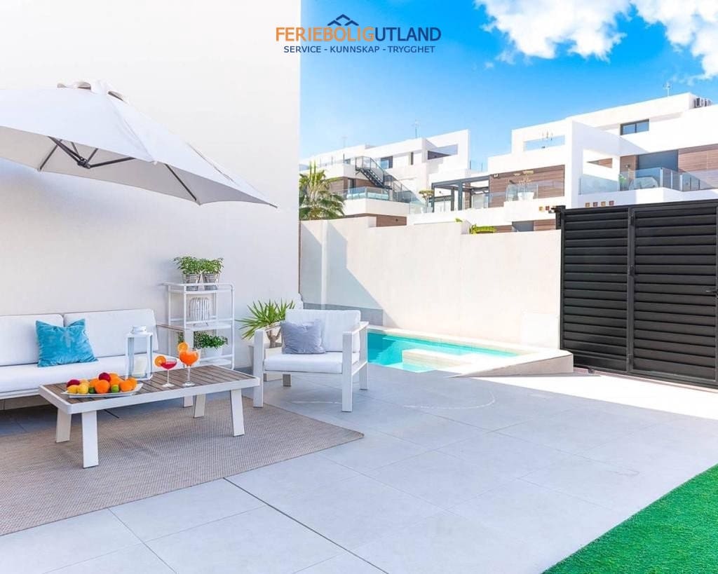 4 bedroom Villa for sale in Benijofar with pool garage - € 480,000 (Ref: 10045761)